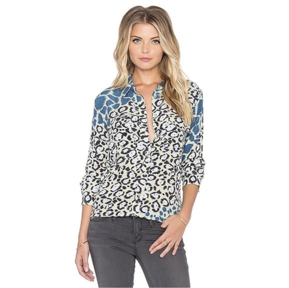 Equipment Silk Cape Town Animal Print Button Down Blouse Size Medium Blue EUC